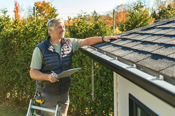 Professional Roofing technician working in Minnesota, MN